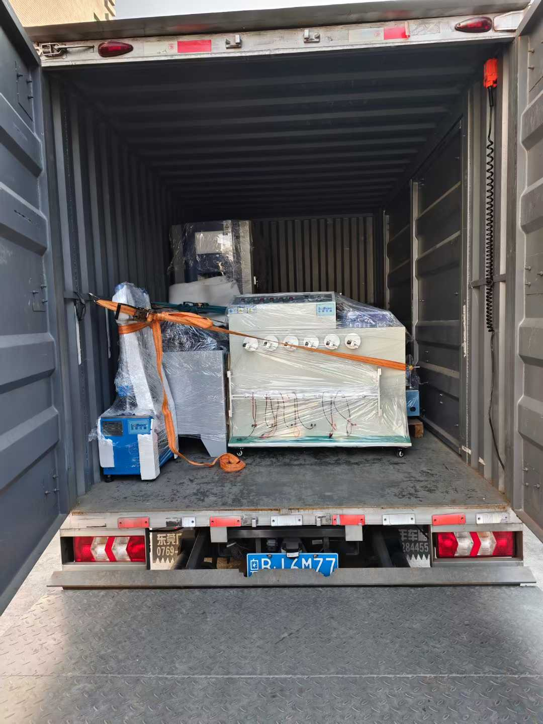 12臺(tái)實(shí)驗(yàn)設(shè)備